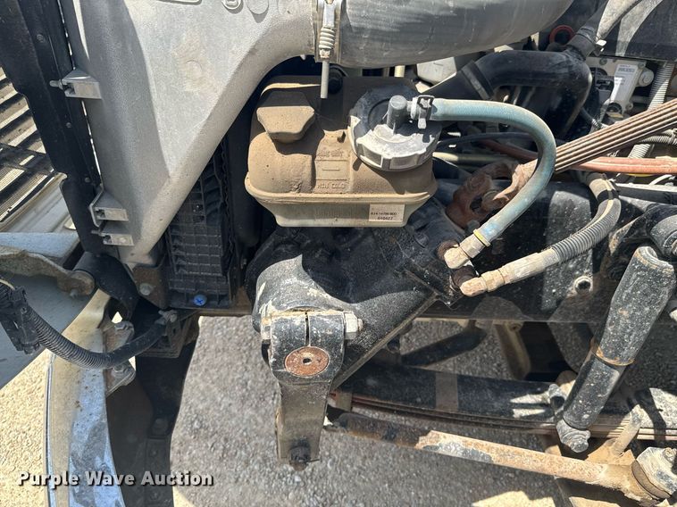 image for item DU9948 2004 Freightliner Business Class M2 flatbed truck