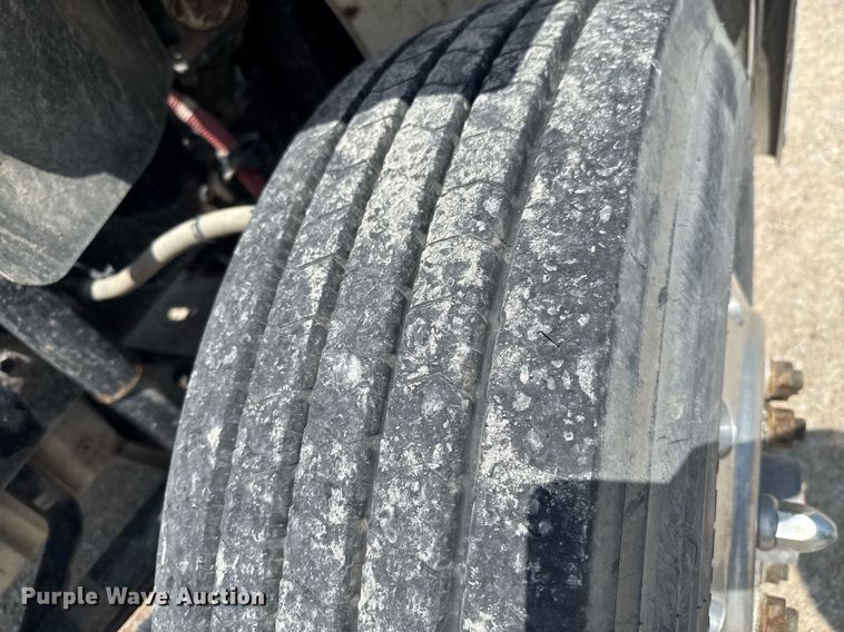 image for item DU9948 2004 Freightliner Business Class M2 flatbed truck