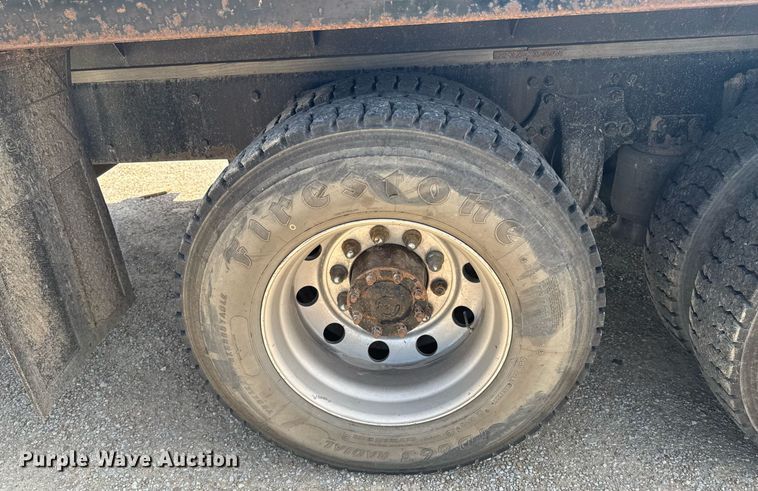 image for item DU9948 2004 Freightliner Business Class M2 flatbed truck