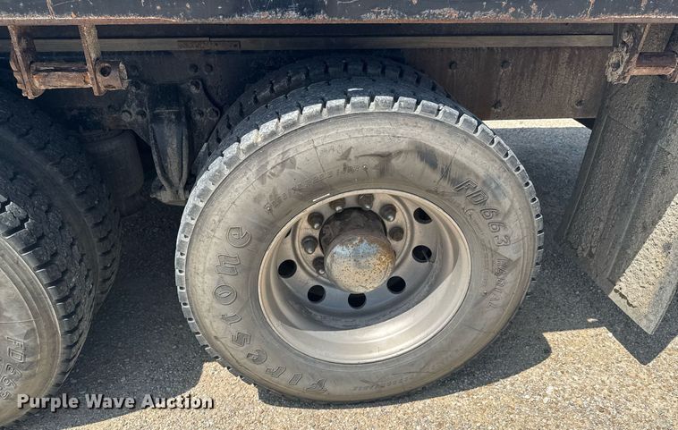 image for item DU9948 2004 Freightliner Business Class M2 flatbed truck