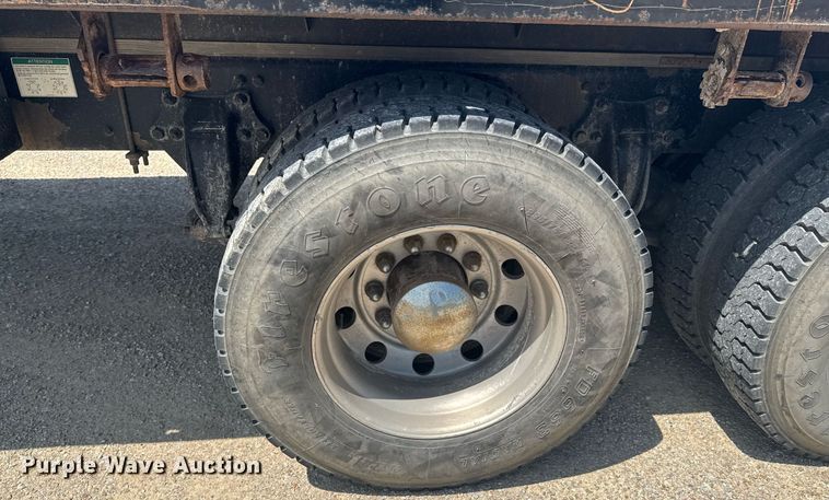 image for item DU9948 2004 Freightliner Business Class M2 flatbed truck