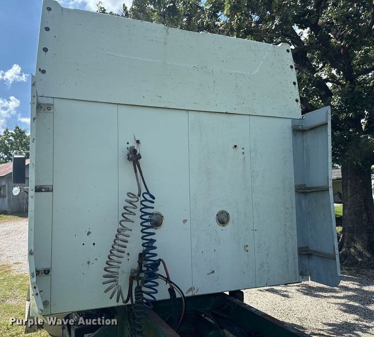 image for item DU9952 1993 Freightliner FLD semi truck