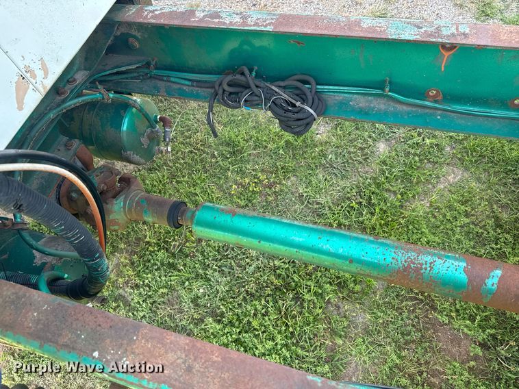 image for item DU9952 1993 Freightliner FLD semi truck