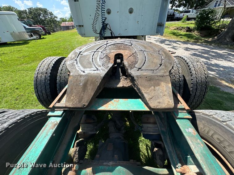 image for item DU9952 1993 Freightliner FLD semi truck