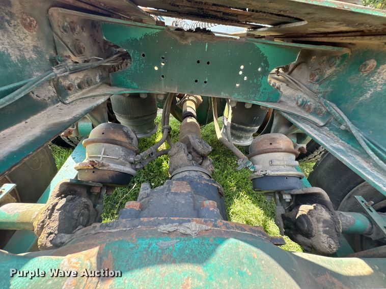 image for item DU9952 1993 Freightliner FLD semi truck