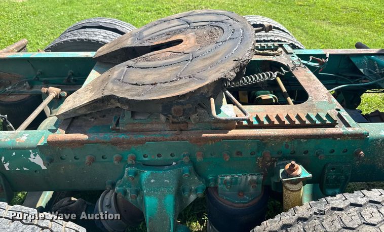 image for item DU9952 1993 Freightliner FLD semi truck