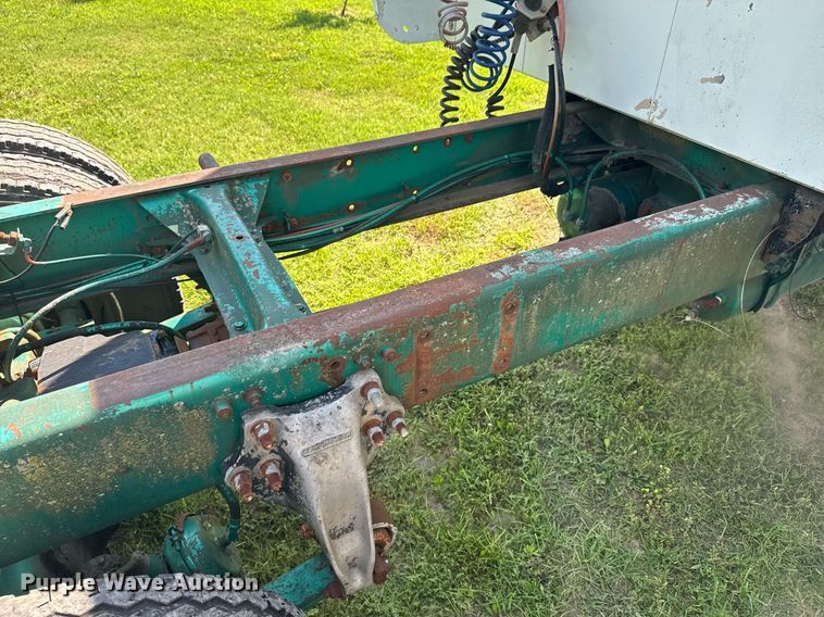 image for item DU9952 1993 Freightliner FLD semi truck