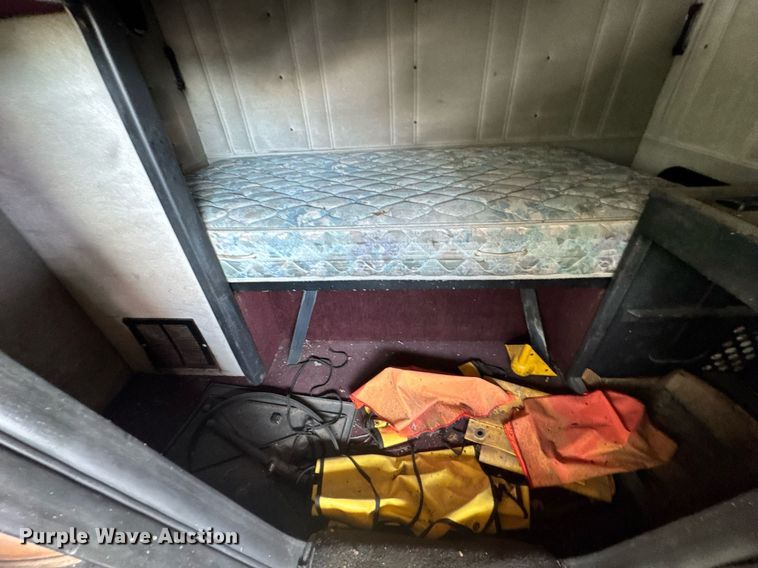 image for item DU9952 1993 Freightliner FLD semi truck