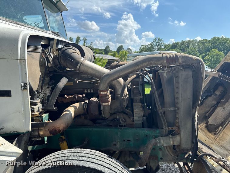 image for item DU9952 1993 Freightliner FLD semi truck