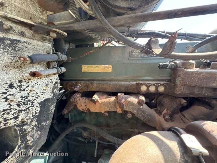 image for item DU9952 1993 Freightliner FLD semi truck