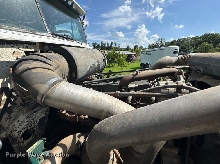 image for item DU9952 1993 Freightliner FLD semi truck