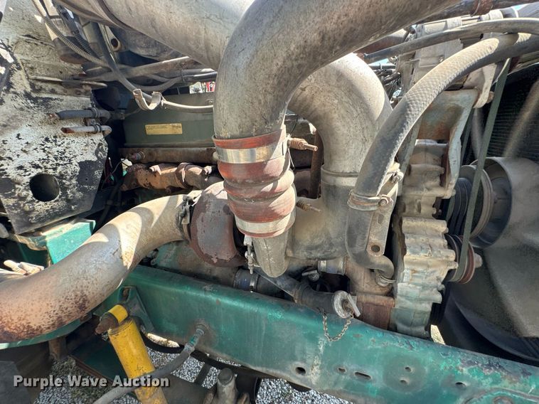 image for item DU9952 1993 Freightliner FLD semi truck