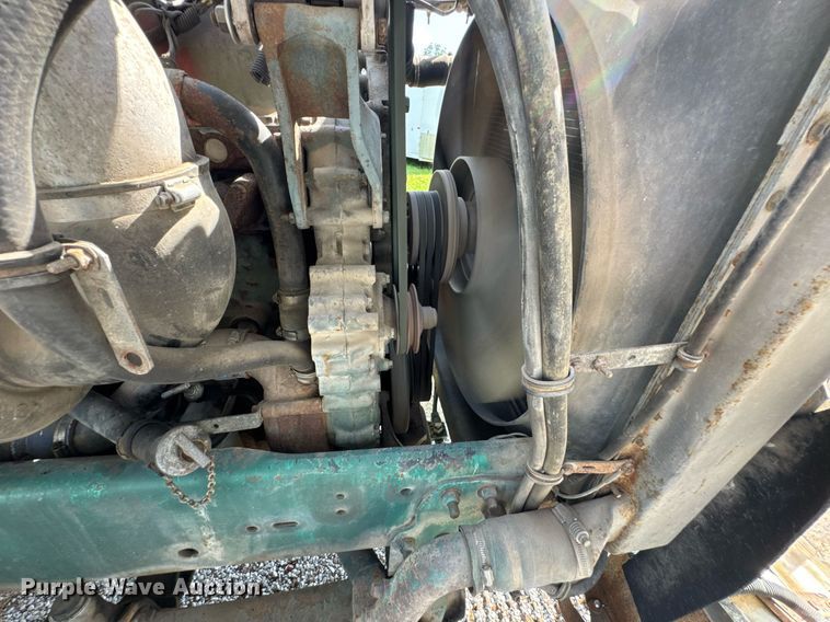 image for item DU9952 1993 Freightliner FLD semi truck