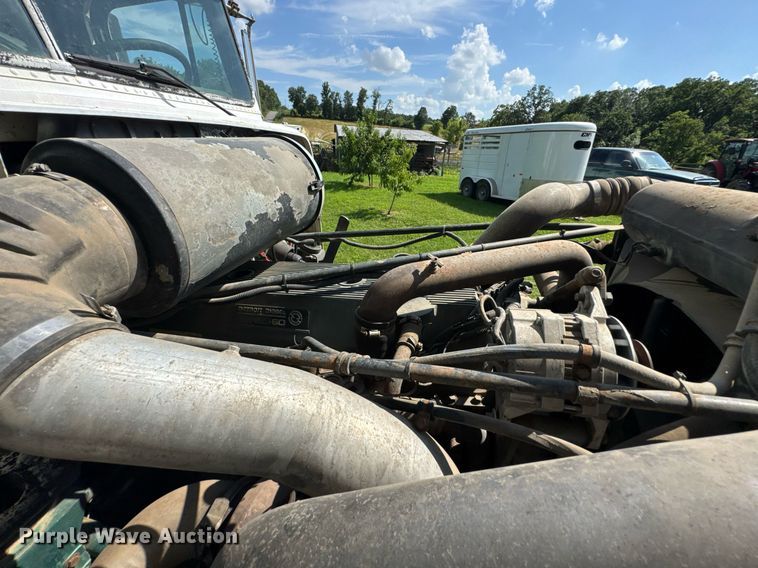 image for item DU9952 1993 Freightliner FLD semi truck