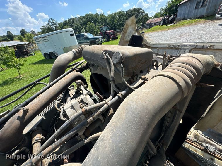 image for item DU9952 1993 Freightliner FLD semi truck