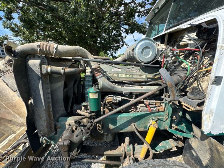 image for item DU9952 1993 Freightliner FLD semi truck