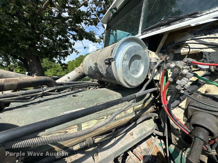 image for item DU9952 1993 Freightliner FLD semi truck