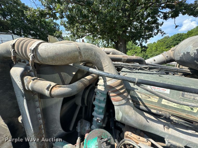 image for item DU9952 1993 Freightliner FLD semi truck