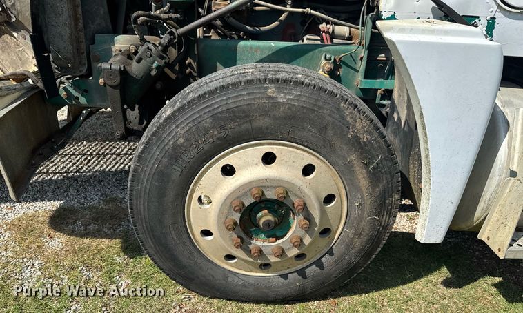 image for item DU9952 1993 Freightliner FLD semi truck