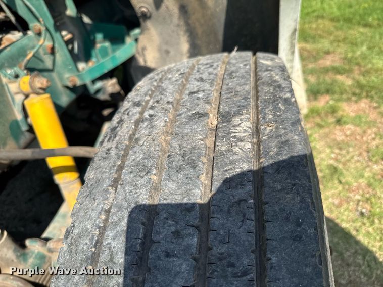 image for item DU9952 1993 Freightliner FLD semi truck