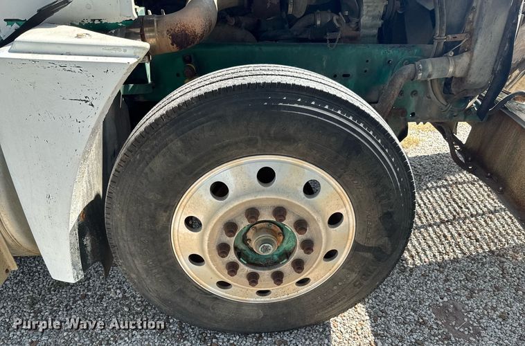 image for item DU9952 1993 Freightliner FLD semi truck