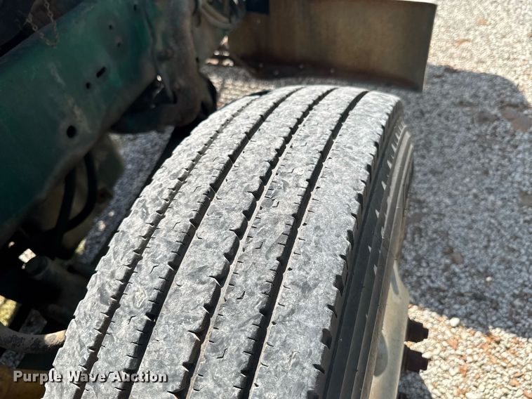 image for item DU9952 1993 Freightliner FLD semi truck