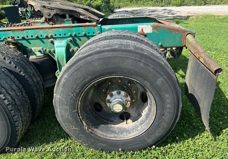 image for item DU9952 1993 Freightliner FLD semi truck