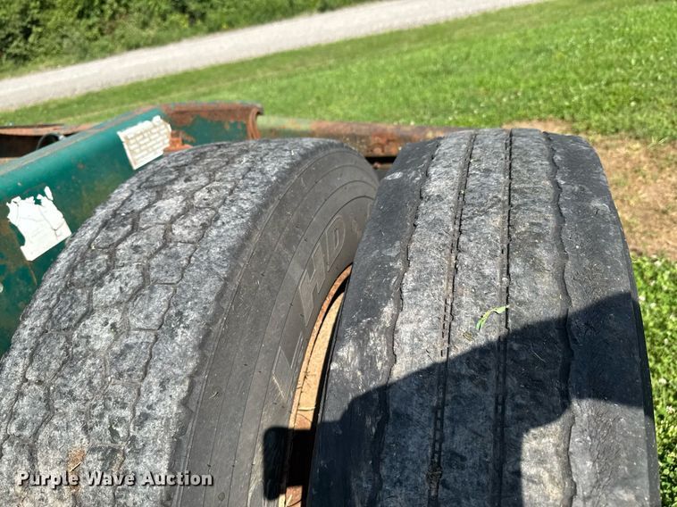 image for item DU9952 1993 Freightliner FLD semi truck