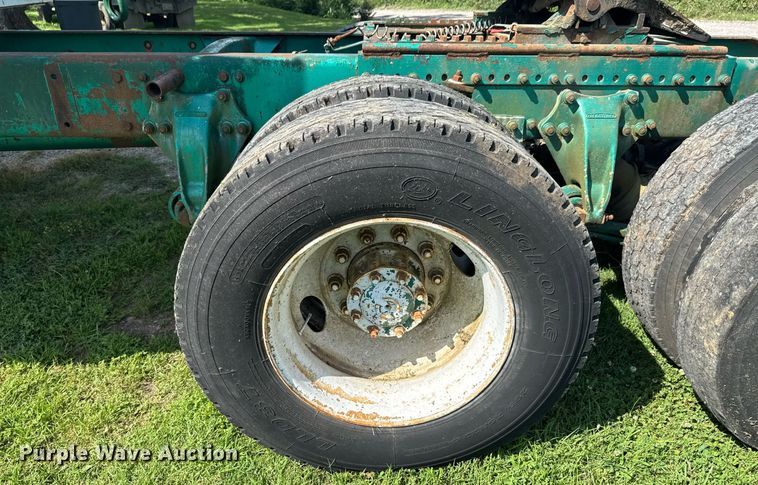 image for item DU9952 1993 Freightliner FLD semi truck