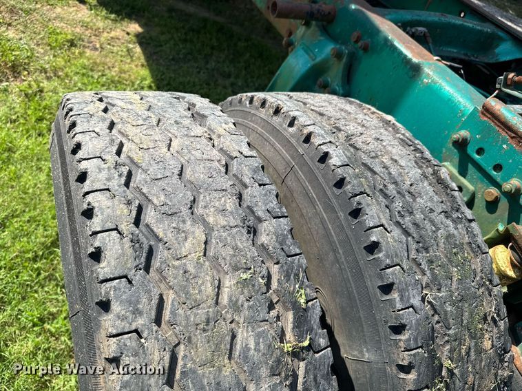 image for item DU9952 1993 Freightliner FLD semi truck