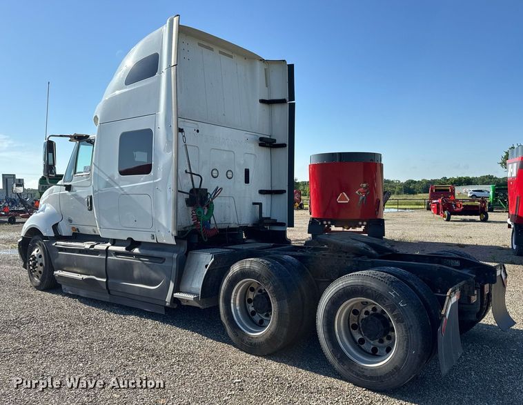 image for item DV4119 2016 International ProStar 122 semi truck