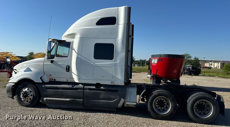 image for item DV4119 2016 International ProStar 122 semi truck