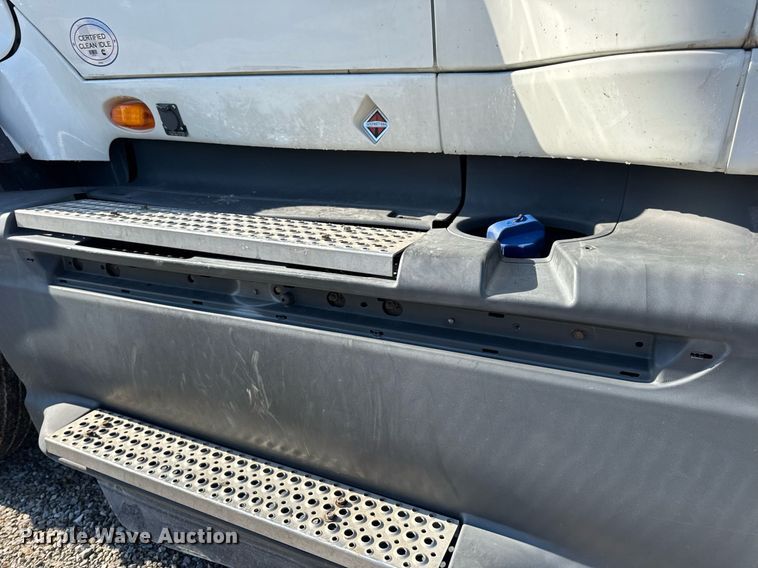 image for item DV4119 2016 International ProStar 122 semi truck