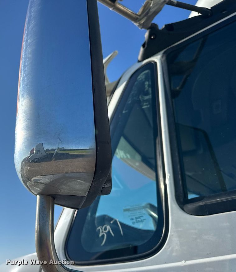 image for item DV4119 2016 International ProStar 122 semi truck