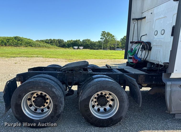 image for item DV4119 2016 International ProStar 122 semi truck