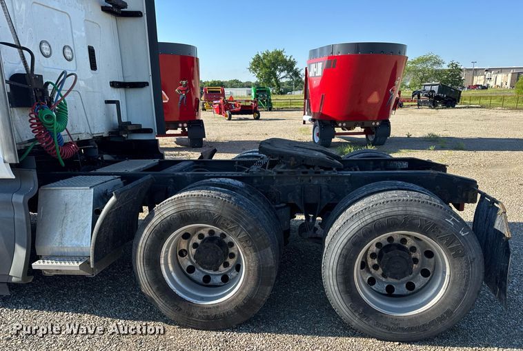 image for item DV4119 2016 International ProStar 122 semi truck