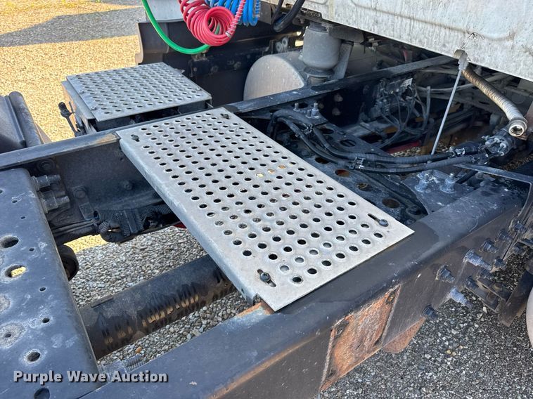 image for item DV4119 2016 International ProStar 122 semi truck