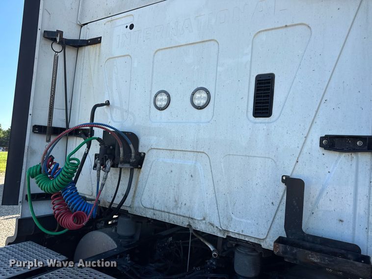 image for item DV4119 2016 International ProStar 122 semi truck