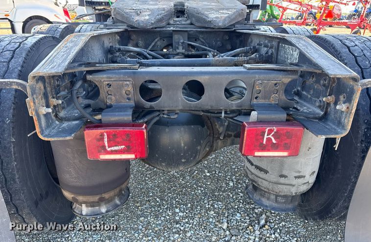 image for item DV4119 2016 International ProStar 122 semi truck