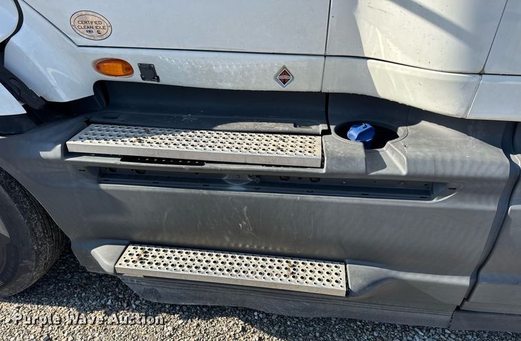 image for item DV4119 2016 International ProStar 122 semi truck