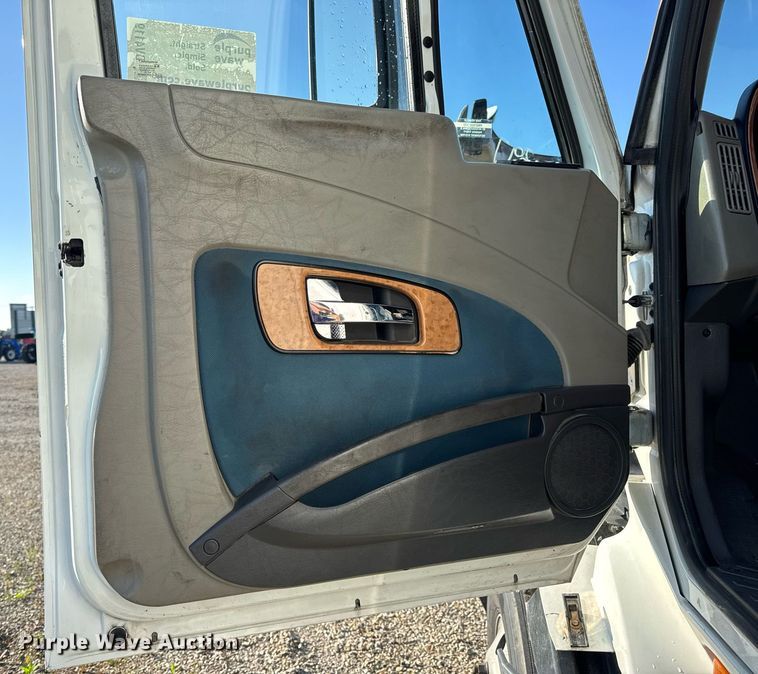 image for item DV4119 2016 International ProStar 122 semi truck