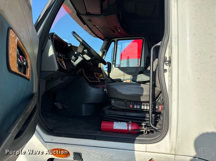 image for item DV4119 2016 International ProStar 122 semi truck