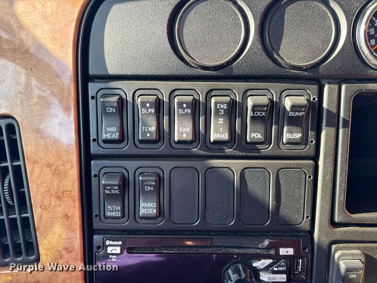 image for item DV4119 2016 International ProStar 122 semi truck