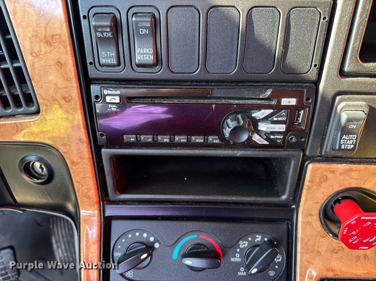 image for item DV4119 2016 International ProStar 122 semi truck