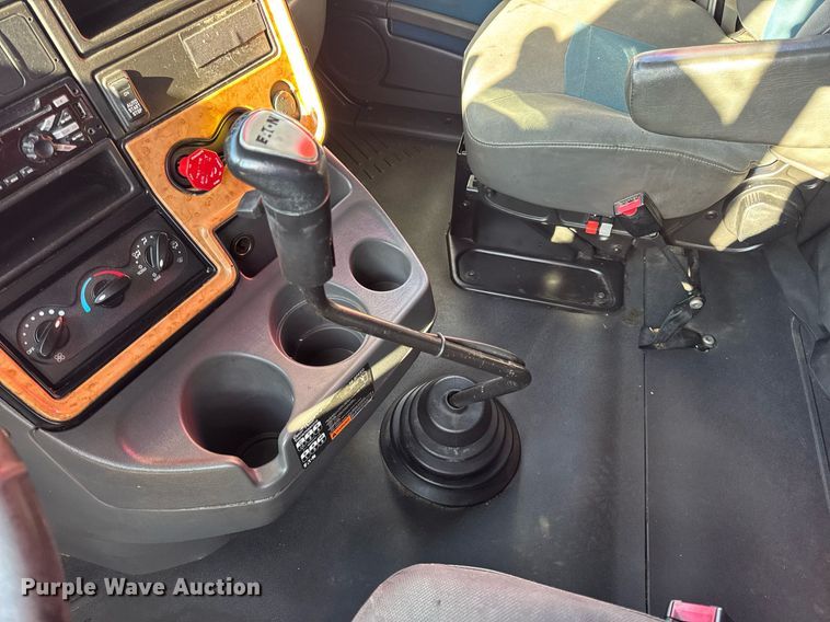 image for item DV4119 2016 International ProStar 122 semi truck