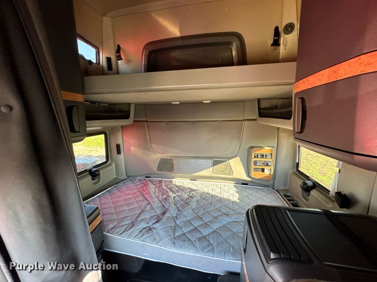 image for item DV4119 2016 International ProStar 122 semi truck