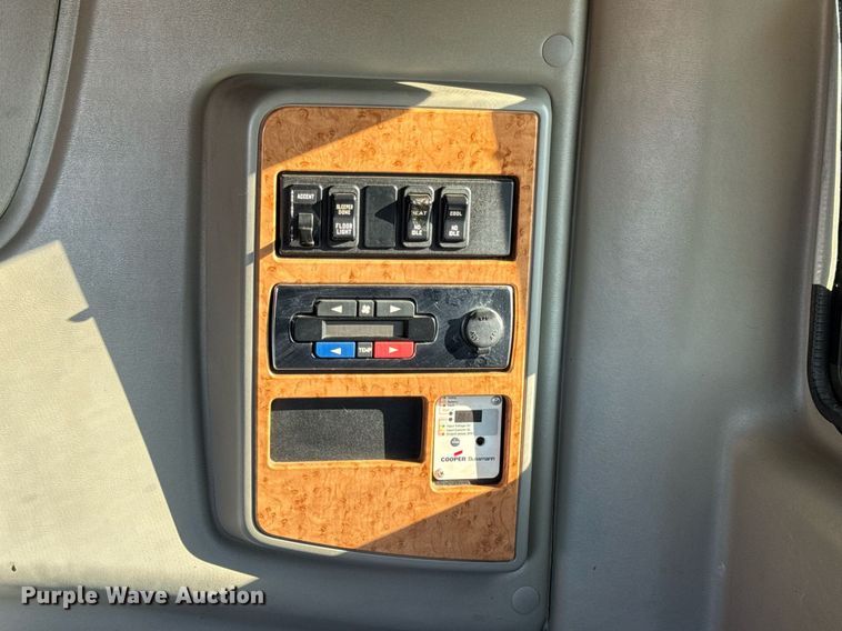 image for item DV4119 2016 International ProStar 122 semi truck