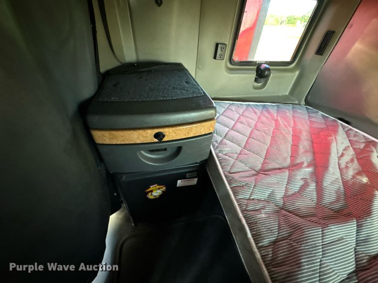 image for item DV4119 2016 International ProStar 122 semi truck