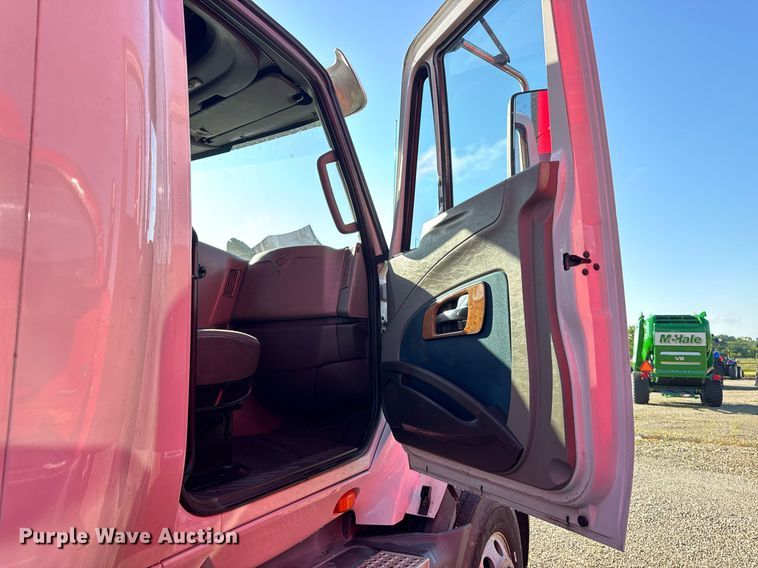 image for item DV4119 2016 International ProStar 122 semi truck