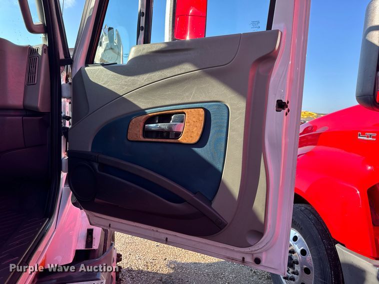 image for item DV4119 2016 International ProStar 122 semi truck